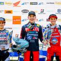 Spannende Rennen im ADAC MX Junior Cup 85 mit den Gesamtsiegern (v.l.) Áron Katona, Gyan Doensen und Dex Kooiker